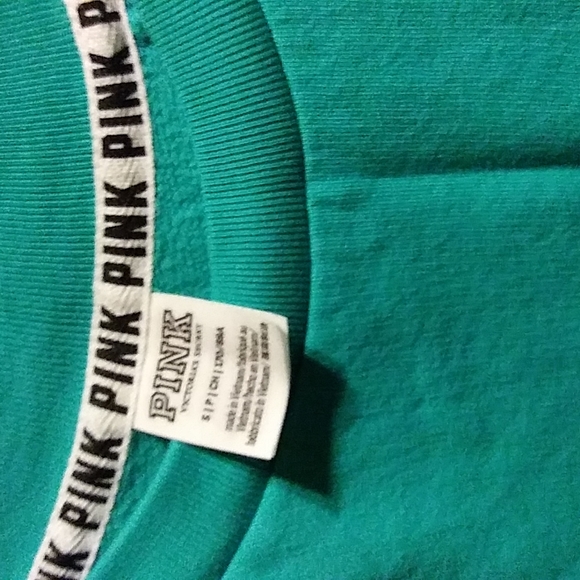 Nwot. Pink Victoria's secret pullover sweatshirt. - Picture 3 of 3